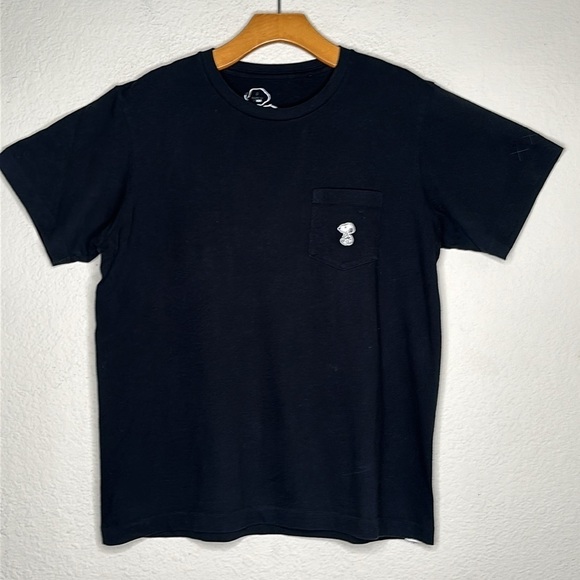 Uniqlo X Kaws X Peanuts Snoopy Patch Black Pocket Short Sleeve Tee Shirt Small - Picture 3 of 8